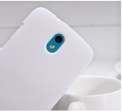 Защитный чехол Nillkin Frosted Shield для HTC Desire 501 Белый