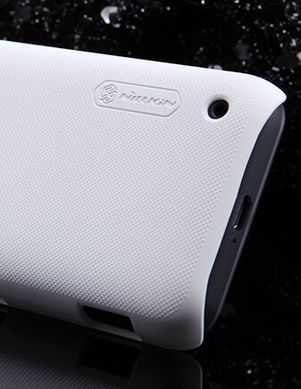 Защитный чехол Nillkin Frosted Shield для Nokia Lumia 620 Белый