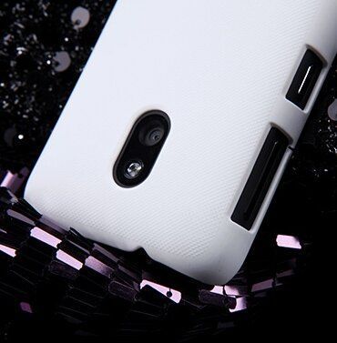 Защитный чехол Nillkin Frosted Shield для Nokia Lumia 620 Белый